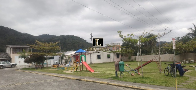 Casa para Comprar em ESPINHEIROS - ITAJAÍ - SC