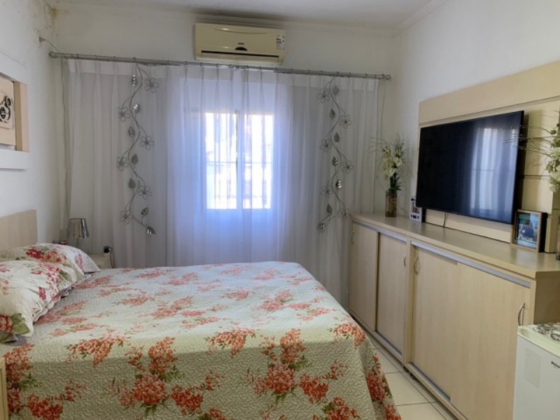 Casa à venda com 4 quartos, 350m² - Foto 2