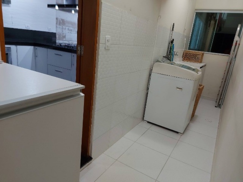 Casa à venda com 4 quartos, 270m² - Foto 16