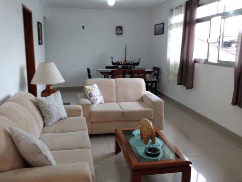 Casa à venda com 4 quartos, 186m² - Foto 1