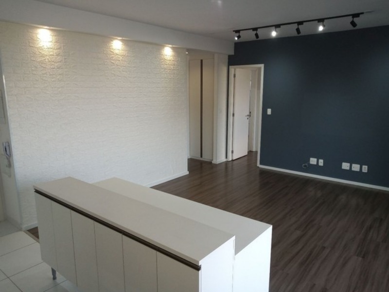 Apartamento à venda com 2 quartos, 67m² - Foto 2