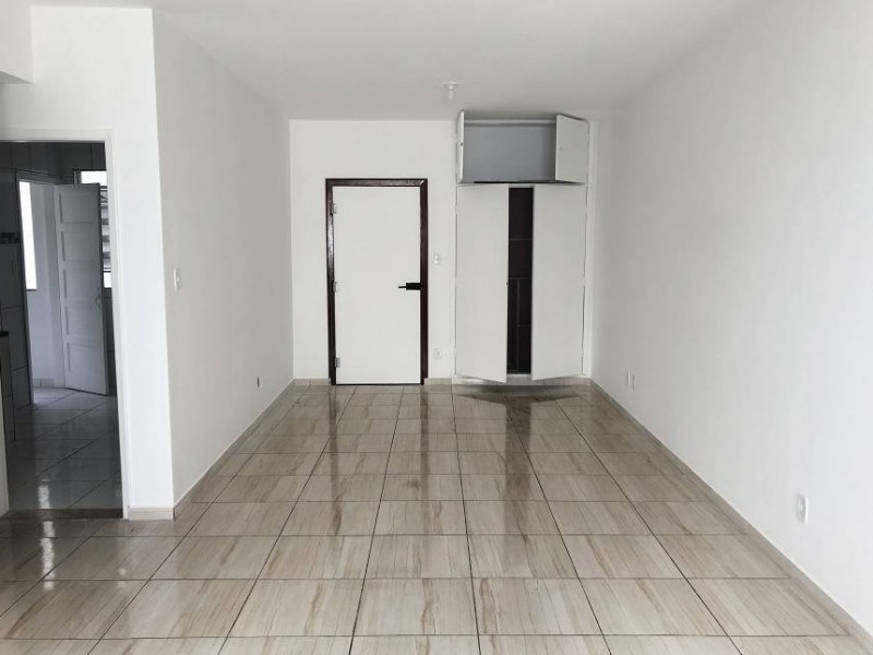 Apartamento à venda com 2 quartos, 110m² - Foto 2