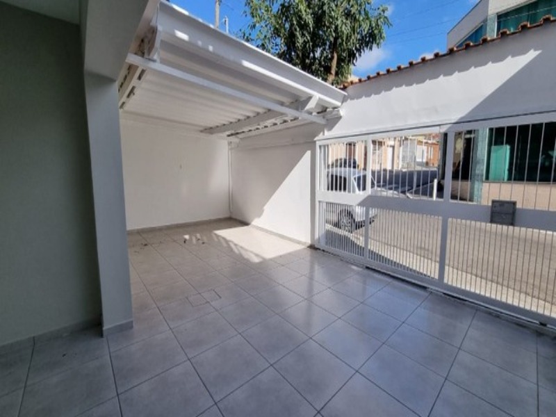 Casa à venda com 3 quartos, 100m² - Foto 2