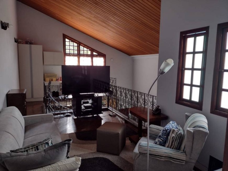 Casa à venda com 3 quartos, 156m² - Foto 1