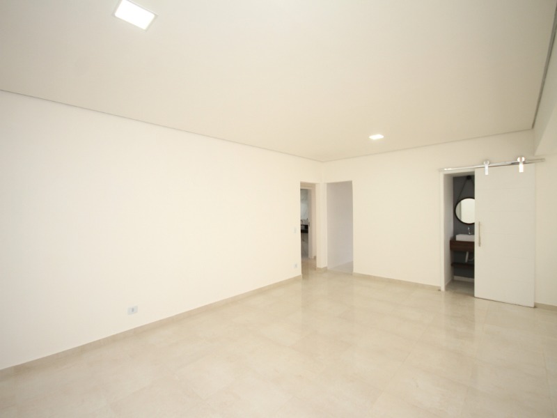 Apartamento à venda com 3 quartos, 137m² - Foto 2