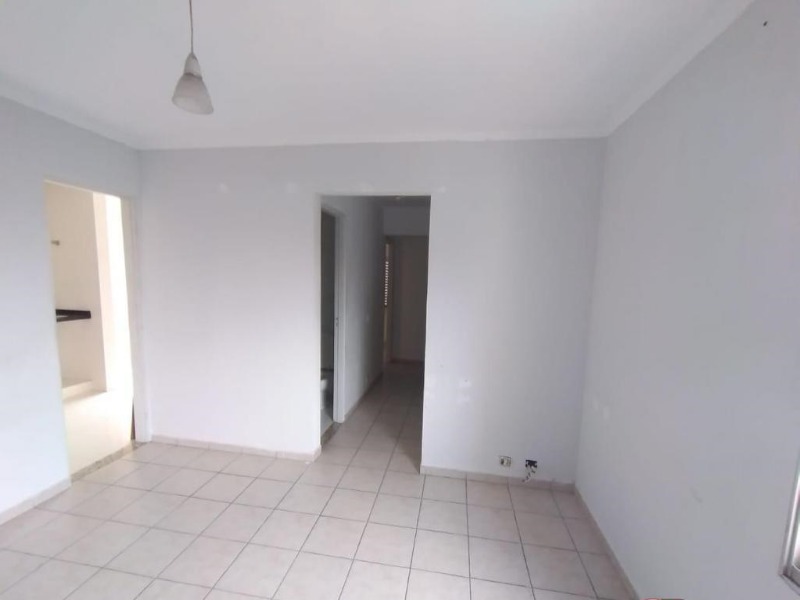 Apartamento à venda com 3 quartos, 67m² - Foto 2