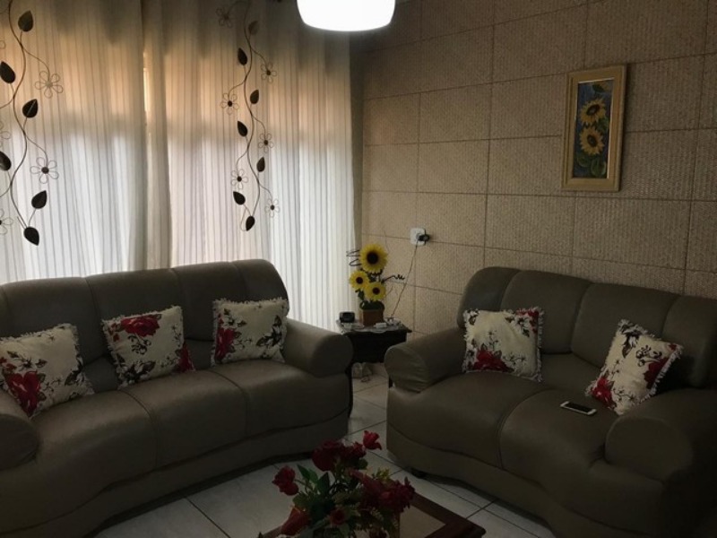 Casa à venda com 2 quartos, 115m² - Foto 1