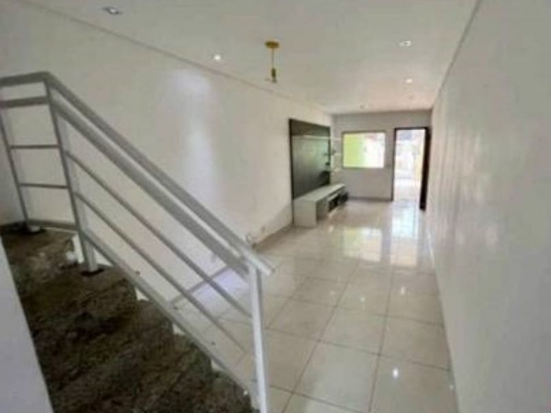 Casa à venda com 3 quartos, 178m² - Foto 1