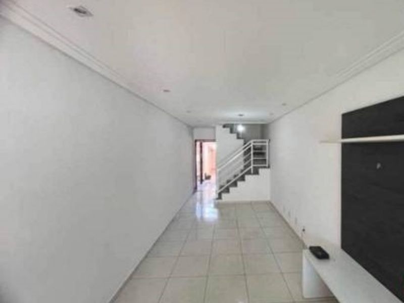 Casa à venda com 3 quartos, 178m² - Foto 2