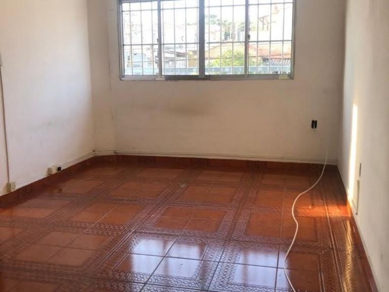 Casa à venda com 4 quartos, 180m² - Foto 4