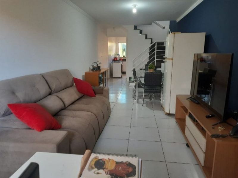 Casa à venda com 3 quartos, 120m² - Foto 1