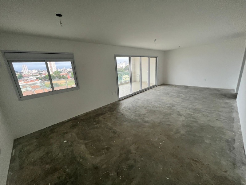 Apartamento à venda com 3 quartos, 167m² - Foto 2