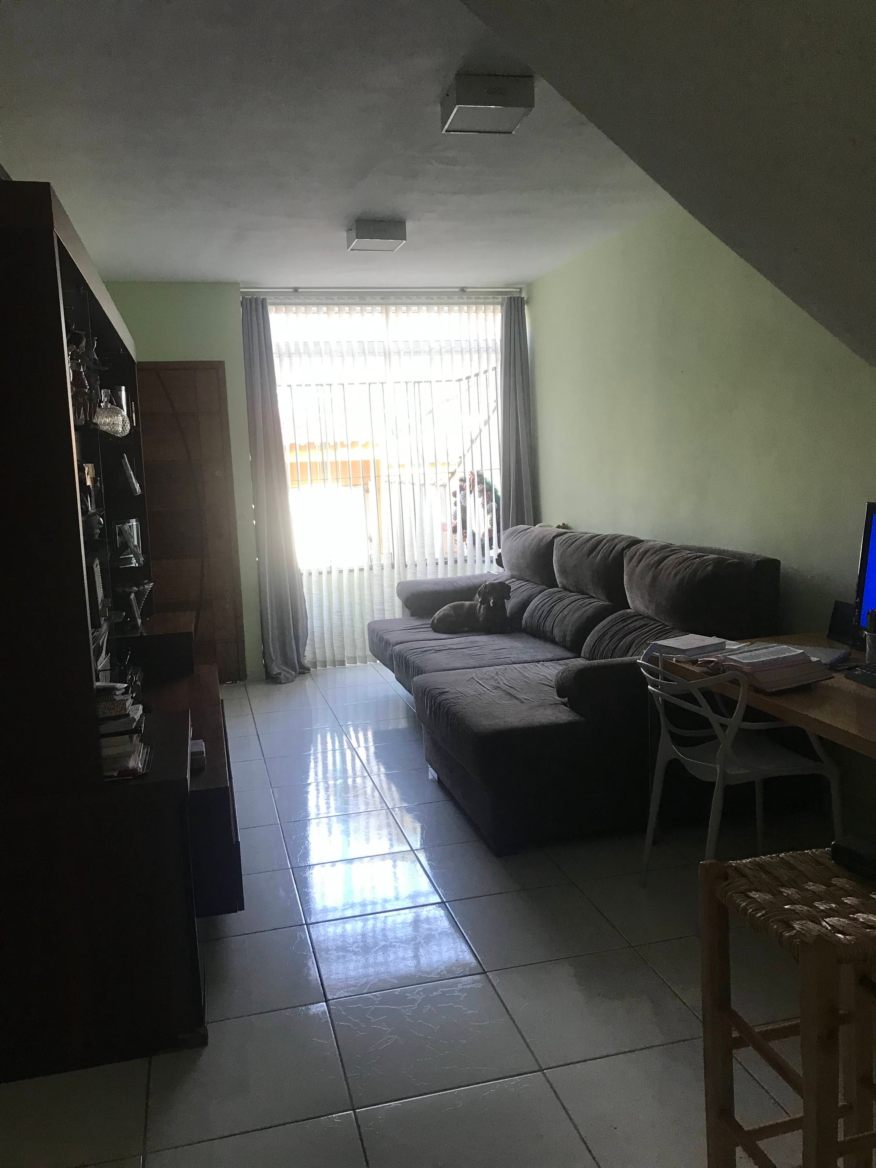 Casa à venda com 3 quartos, 200m² - Foto 1