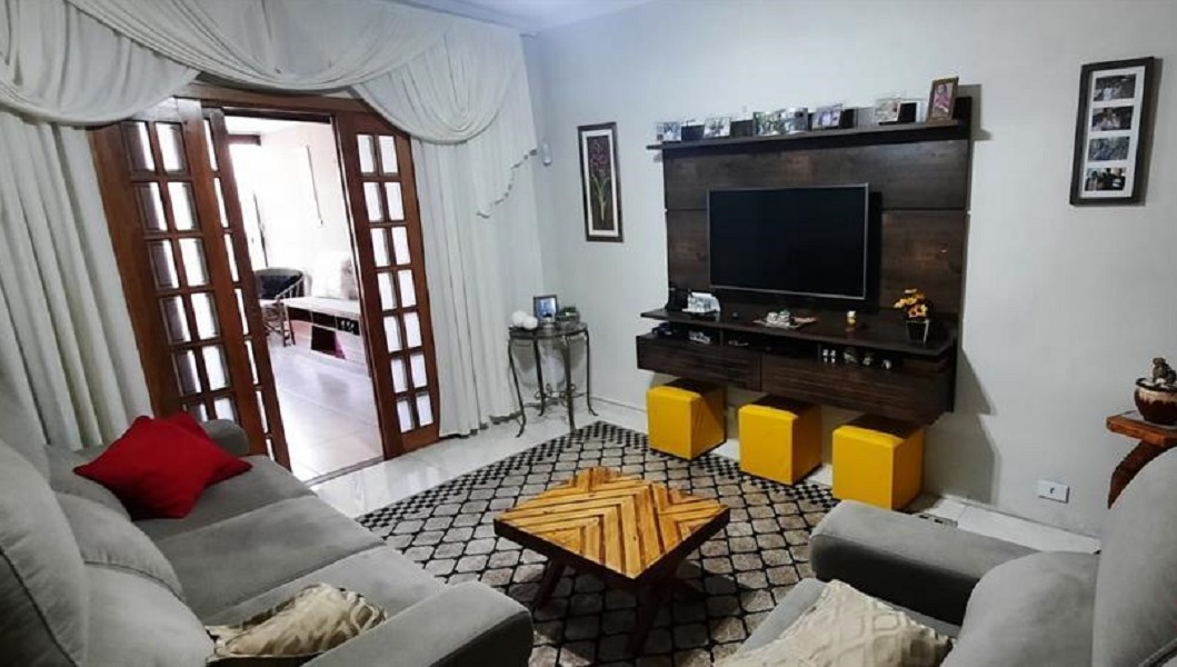 Casa à venda com 5 quartos, 90m² - Foto 1