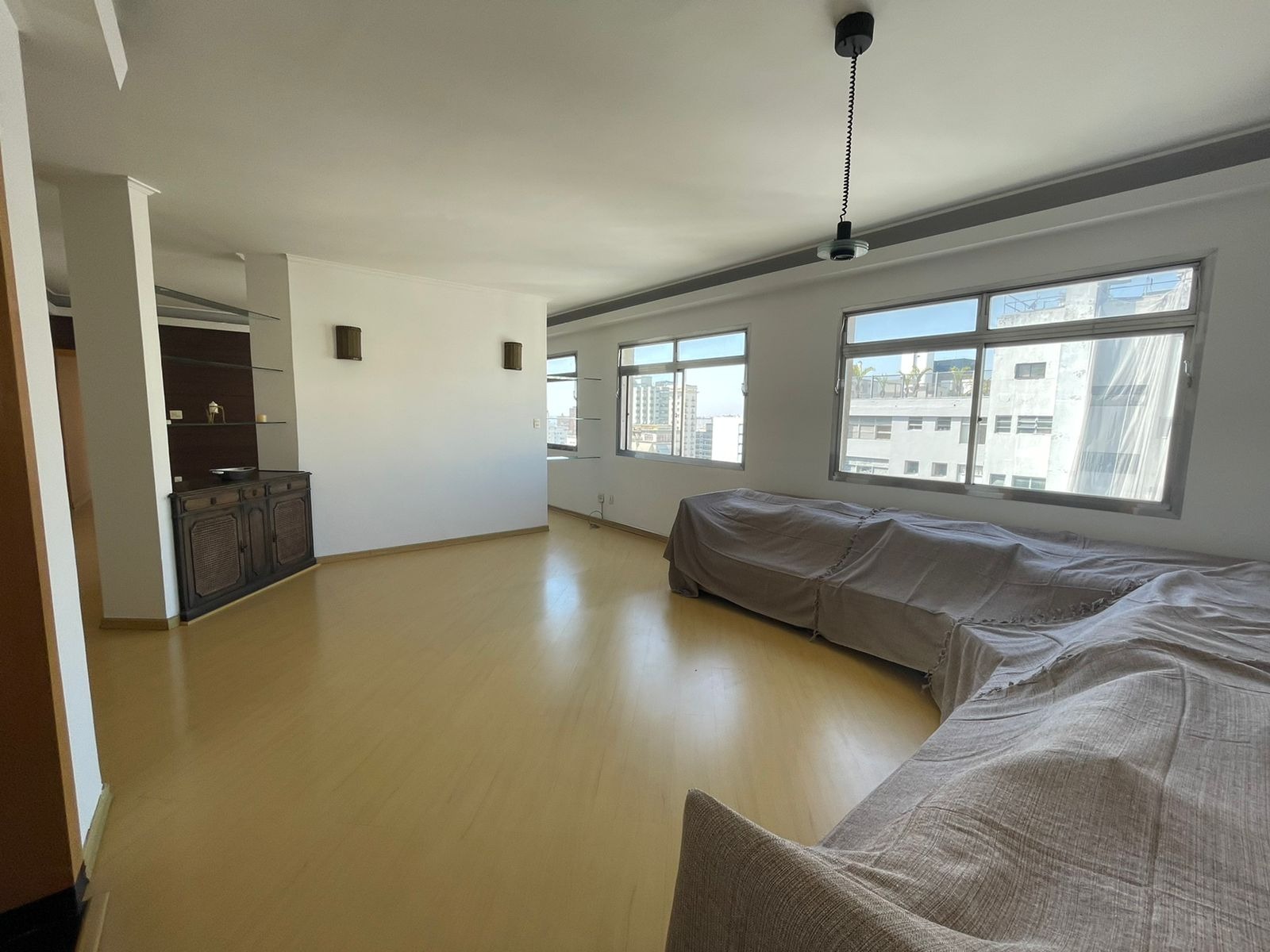 Apartamento à venda com 3 quartos, 230m² - Foto 1