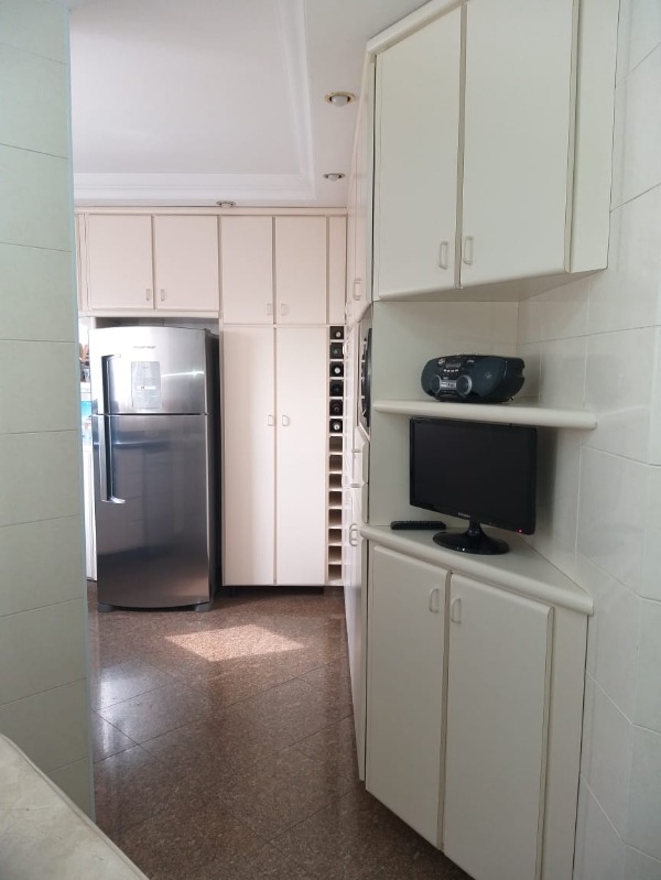 Apartamento à venda com 3 quartos, 137m² - Foto 11