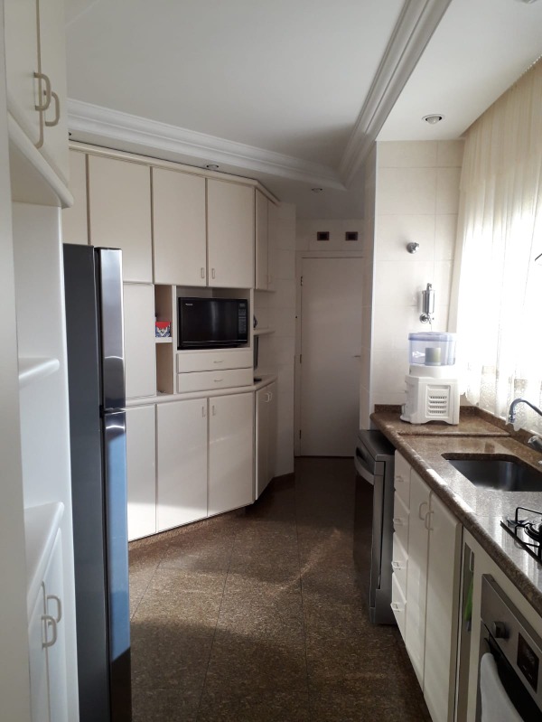 Apartamento à venda com 3 quartos, 137m² - Foto 10