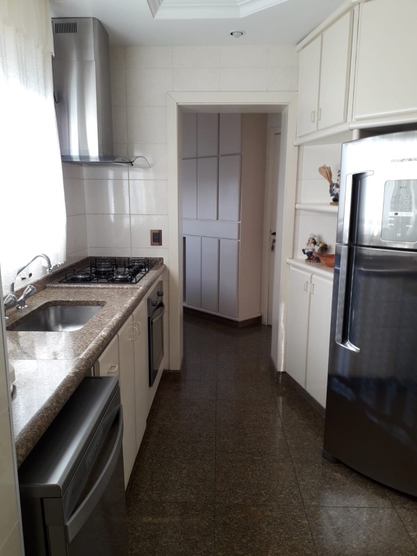 Apartamento à venda com 3 quartos, 137m² - Foto 19