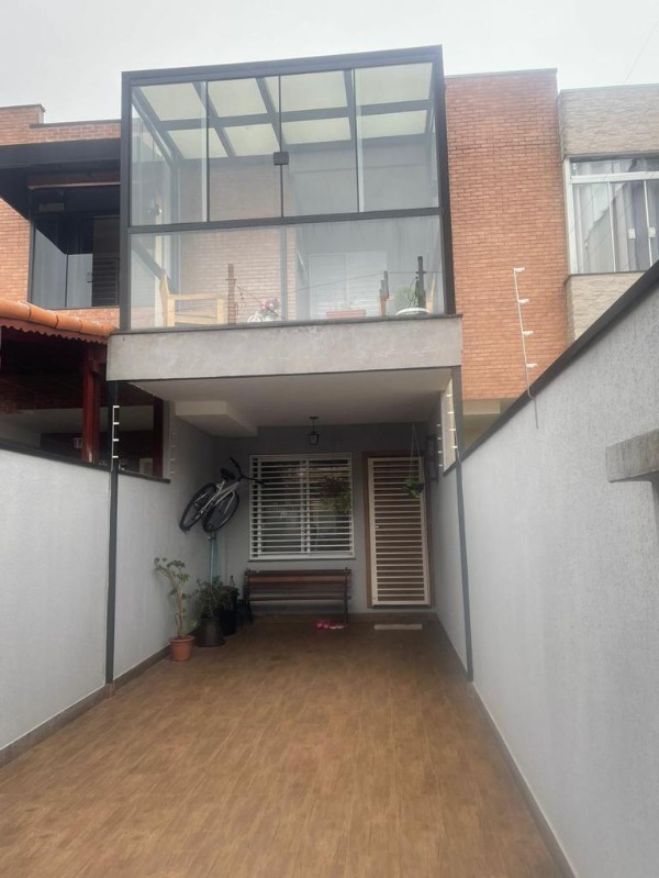 Casa à venda com 3 quartos, 200m² - Foto 1