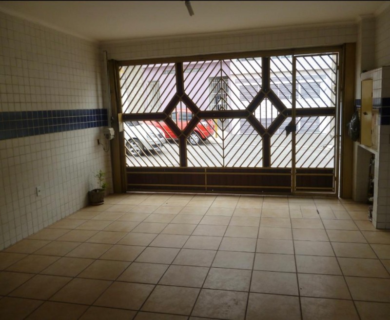 Casa à venda com 6 quartos, 300m² - Foto 1