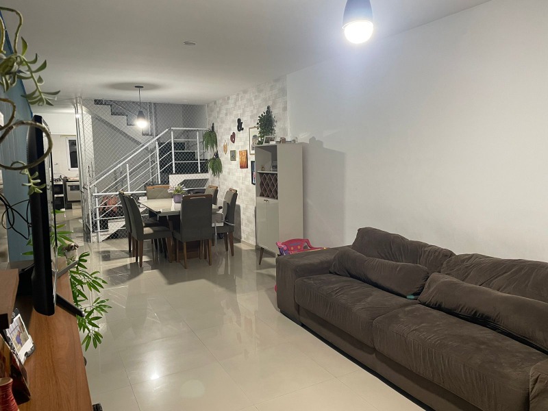 Casa à venda com 3 quartos, 200m² - Foto 2