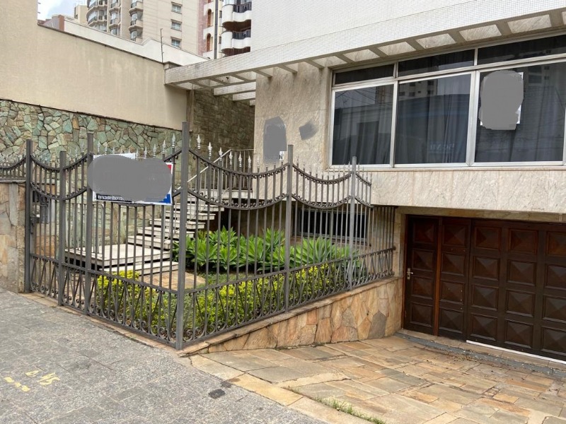 Casa para alugar com 4 quartos, 310m² - Foto 1