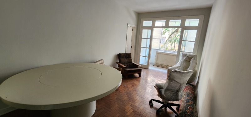 Apartamento à venda com 2 quartos, 67m² - Foto 2