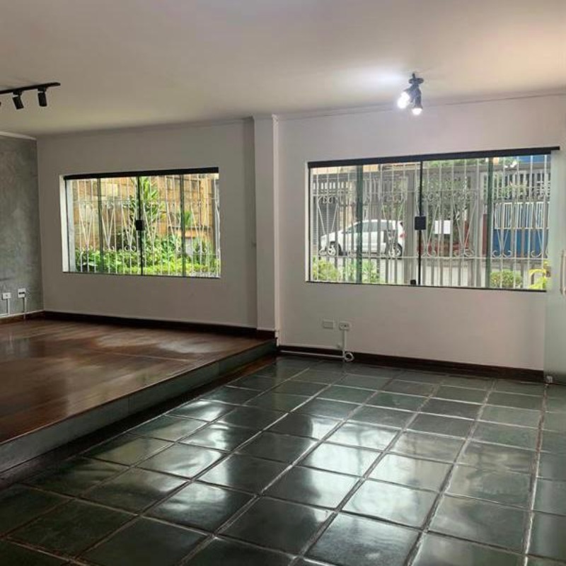 Casa à venda e aluguel com 4 quartos, 160m² - Foto 1