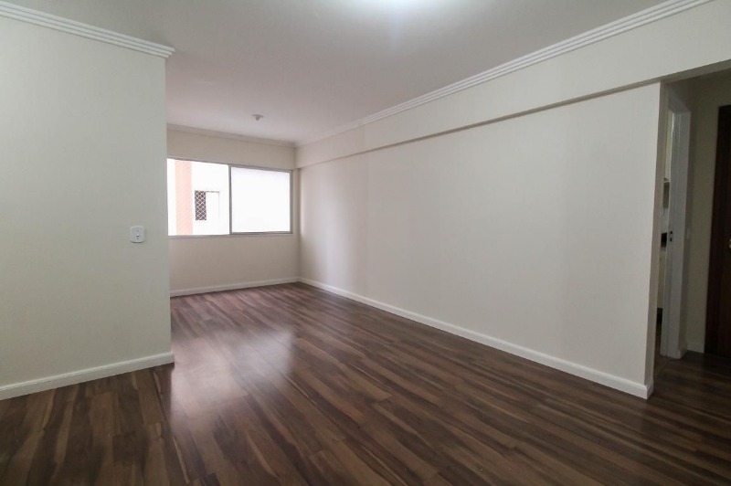 Apartamento à venda com 3 quartos, 70m² - Foto 2