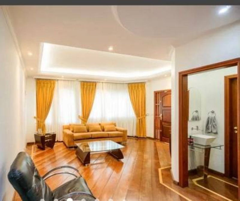 Casa à venda com 3 quartos, 300m² - Foto 2