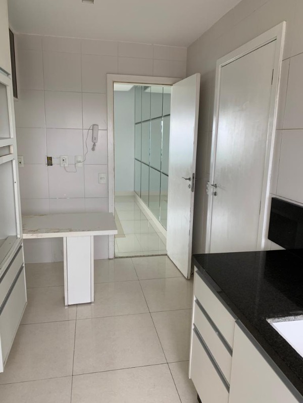 Apartamento à venda com 3 quartos, 156m² - Foto 8