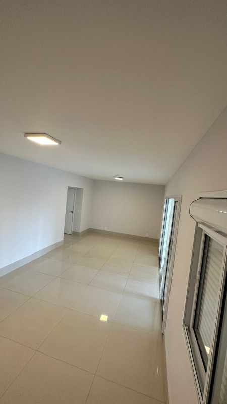 Apartamento à venda com 3 quartos, 145m² - Foto 4