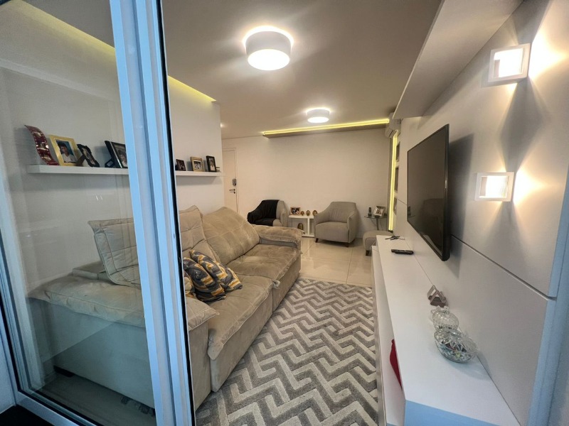 Apartamento à venda com 3 quartos, 91m² - Foto 2