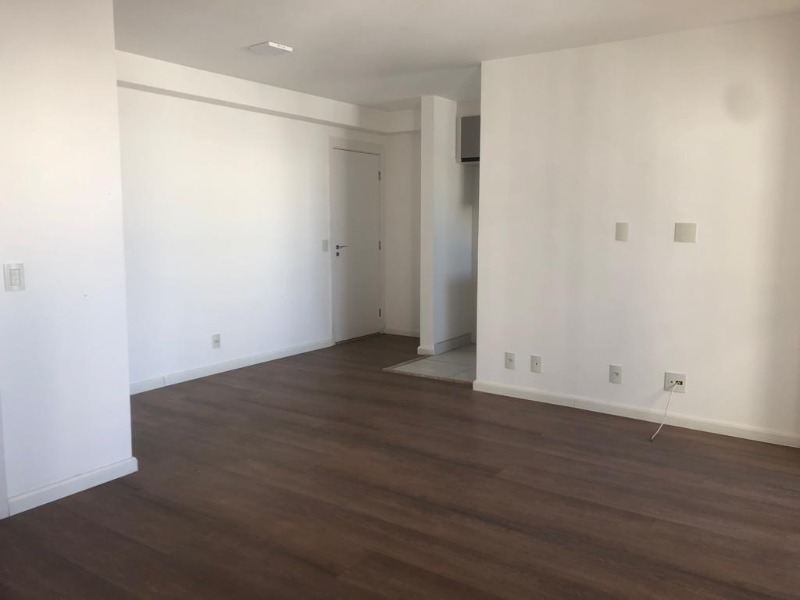 Apartamento à venda com 2 quartos, 68m² - Foto 3