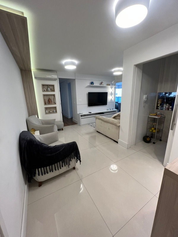 Apartamento à venda com 3 quartos, 91m² - Foto 4