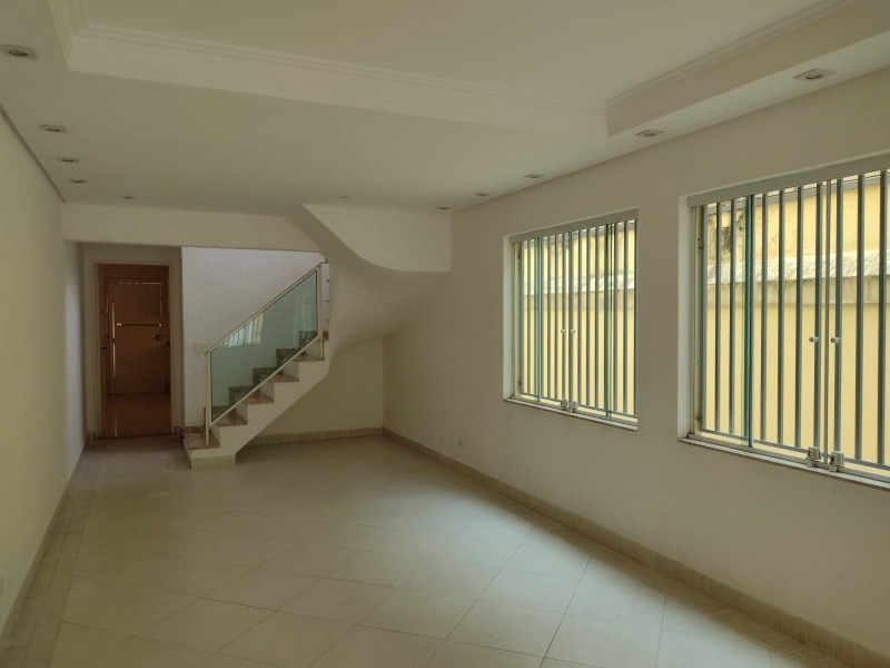 Casa à venda com 3 quartos, 180m² - Foto 1