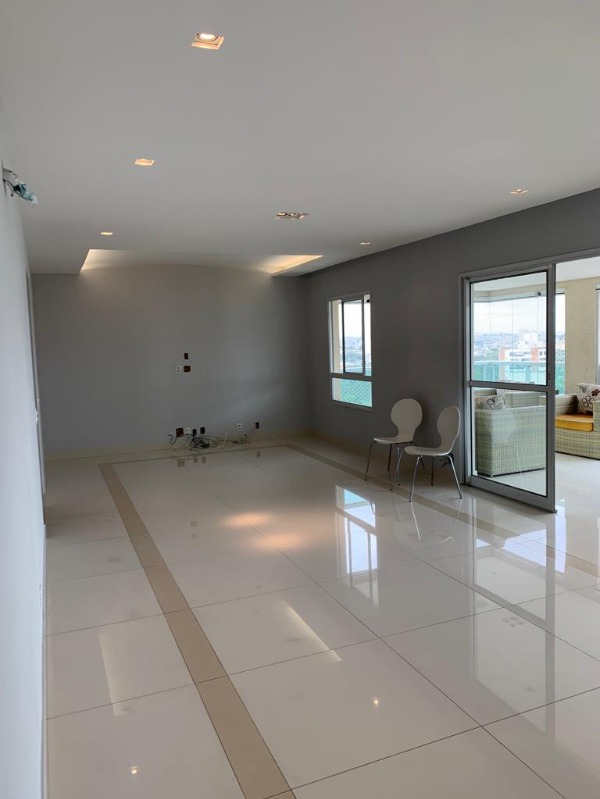 Apartamento à venda com 3 quartos, 156m² - Foto 1