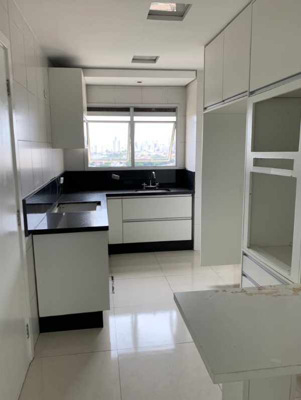 Apartamento à venda com 3 quartos, 156m² - Foto 7