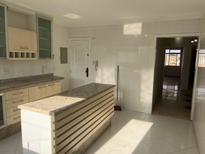 Apartamento à venda com 3 quartos, 130m² - Foto 4