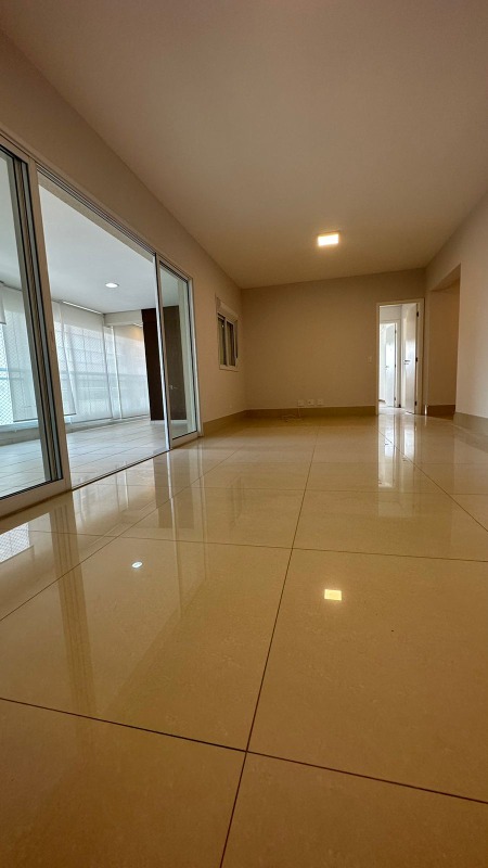 Apartamento à venda com 3 quartos, 145m² - Foto 2