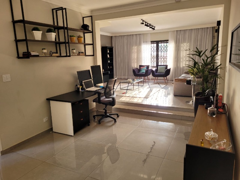 Casa à venda com 2 quartos, 191m² - Foto 1