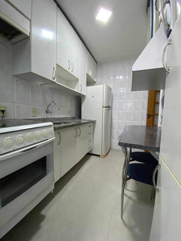 Apartamento à venda com 2 quartos, 62m² - Foto 32