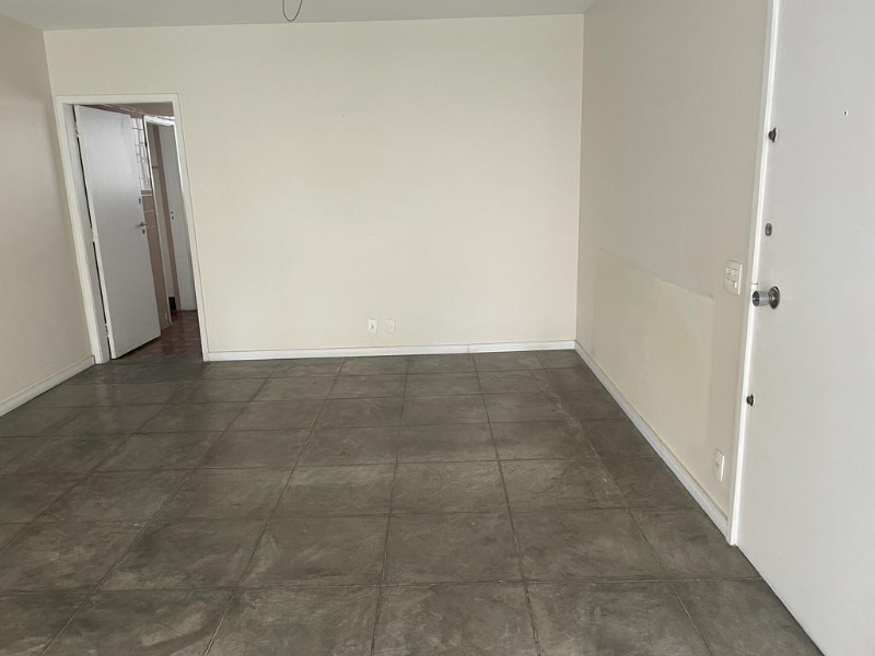 Apartamento à venda com 3 quartos, 135m² - Foto 2