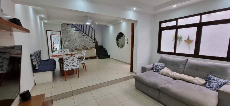 Casa à venda com 3 quartos, 230m² - Foto 4