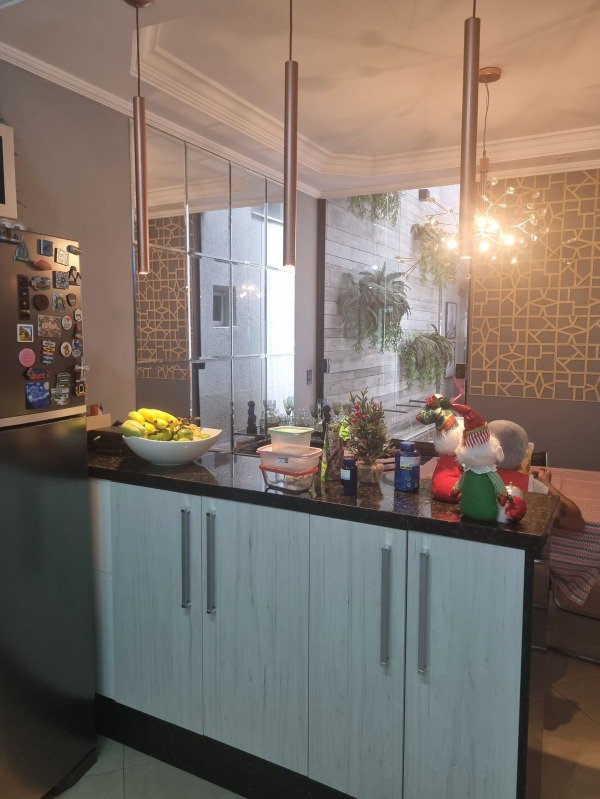 Casa à venda com 3 quartos, 300m² - Foto 3