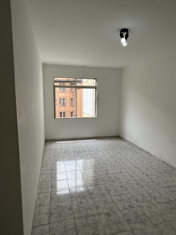 Apartamento à venda com 1 quarto, 42m² - Foto 2