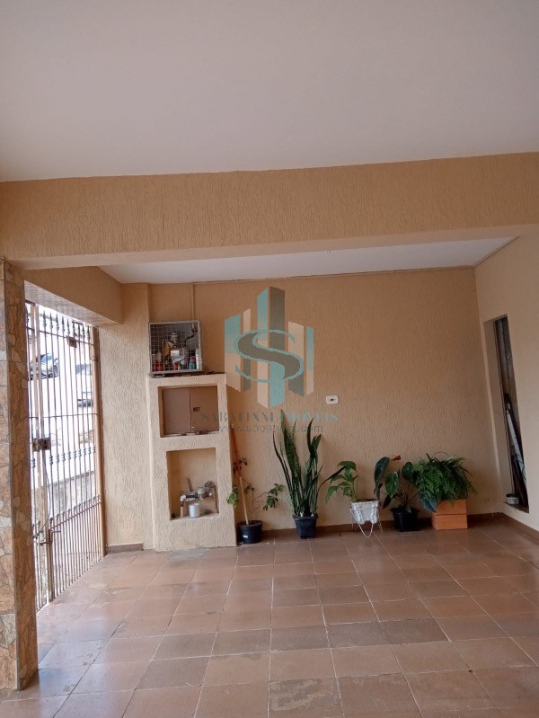 Casa à venda com 4 quartos, 180m² - Foto 2