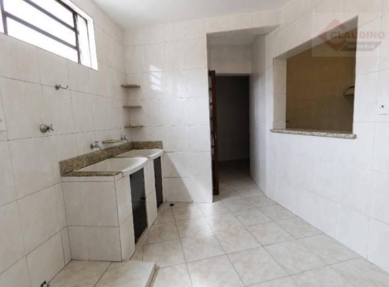 Casa à venda com 3 quartos, 330m² - Foto 16