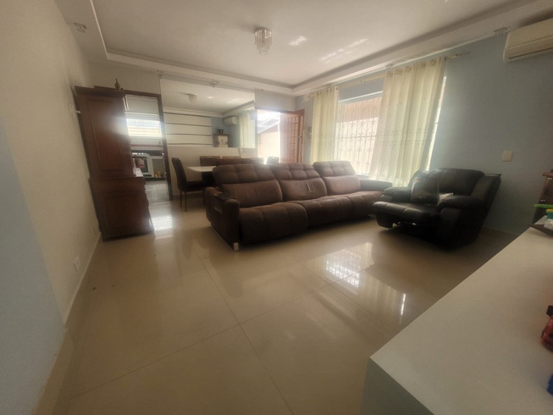 Casa à venda com 4 quartos, 400m² - Foto 1