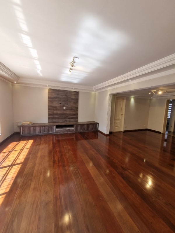 Casa à venda com 3 quartos, 500m² - Foto 4